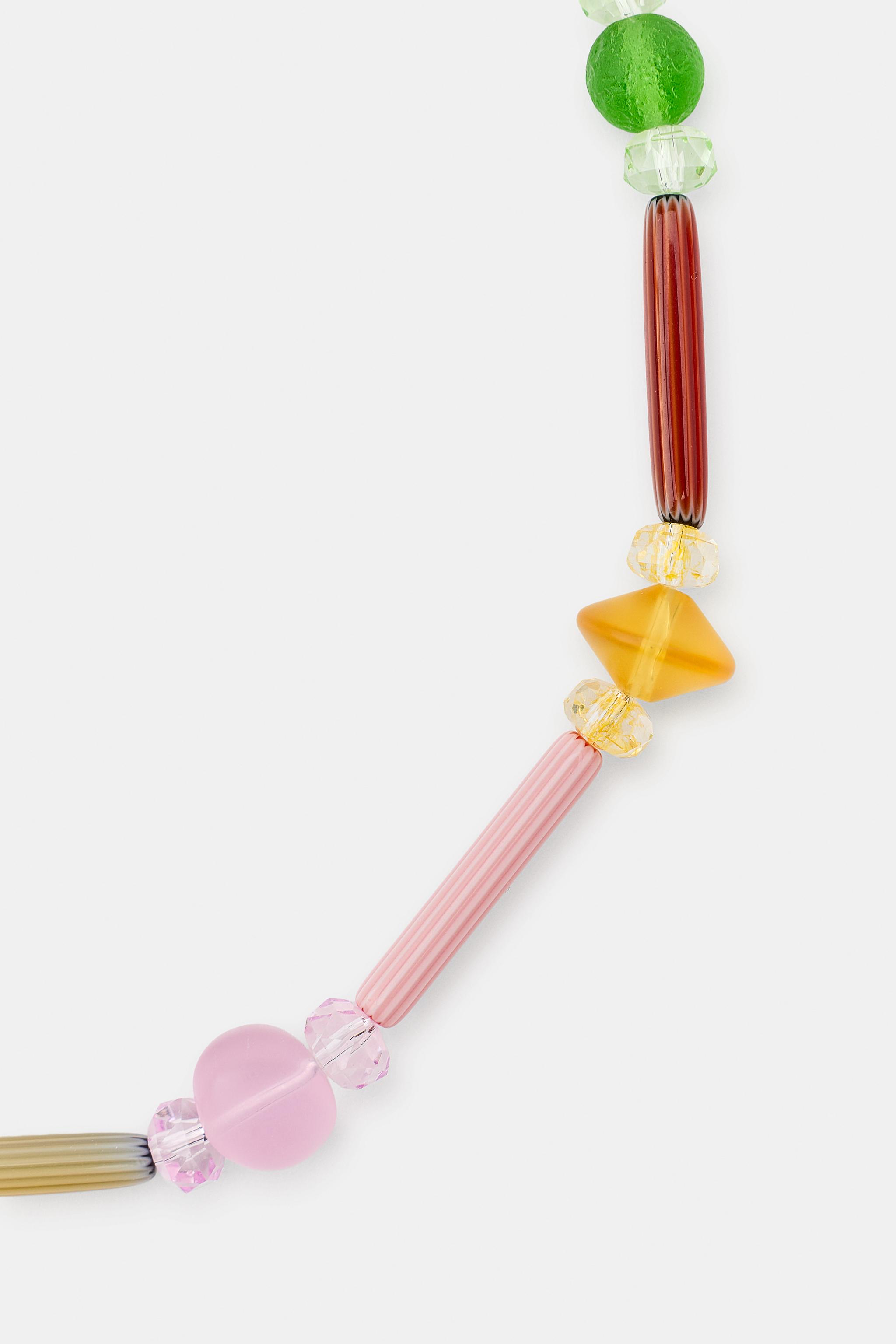 COLLIER EN RÉSINE ET PIÈCES COMBINÉES
